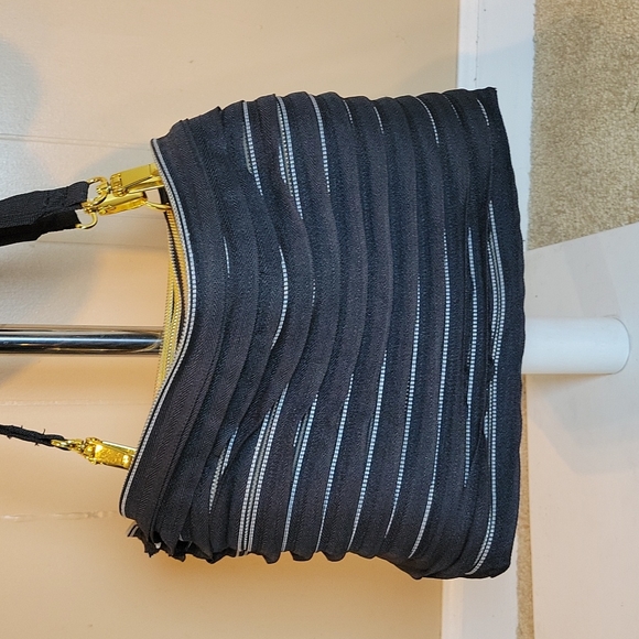 Bam Bags Black Nylon With Gold Zipper Purse - Picture 12 of 12